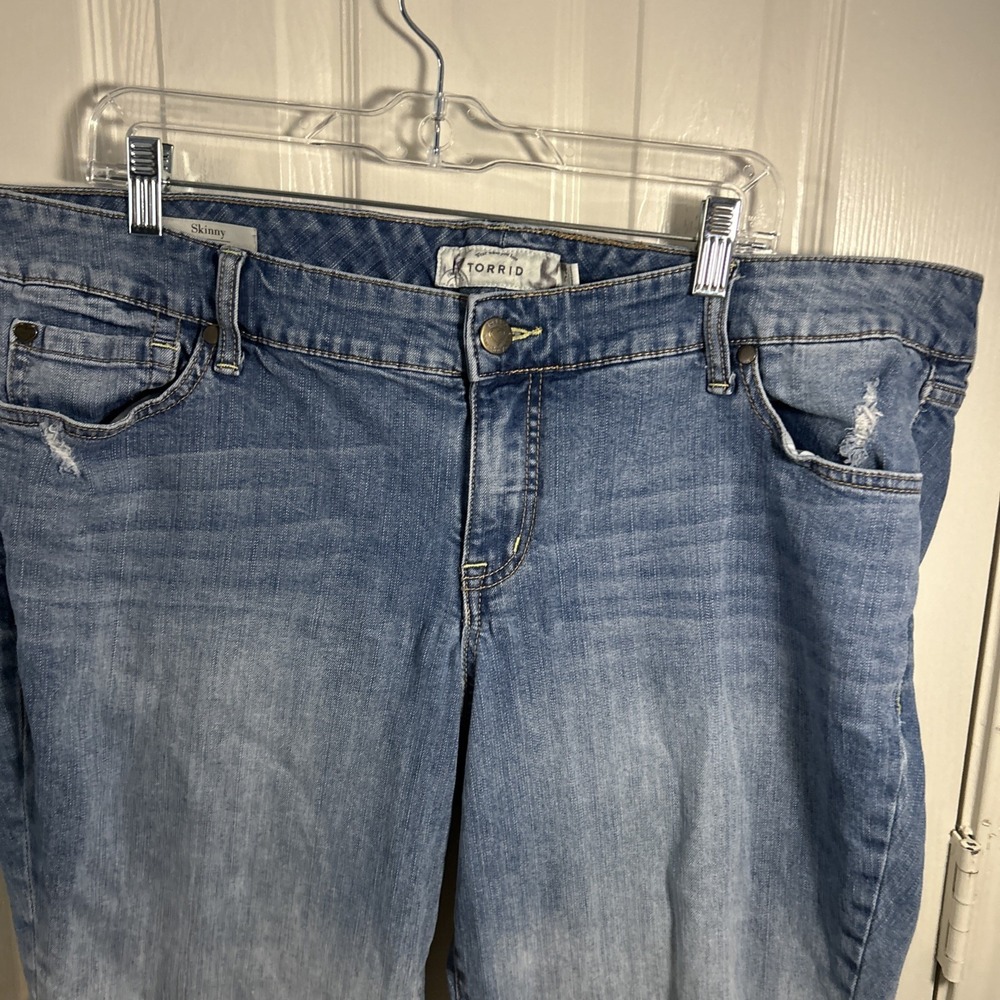Torrid Womens Capri Jeans Skinney Size 20 Blue Color Fade - Picture 2 of 8